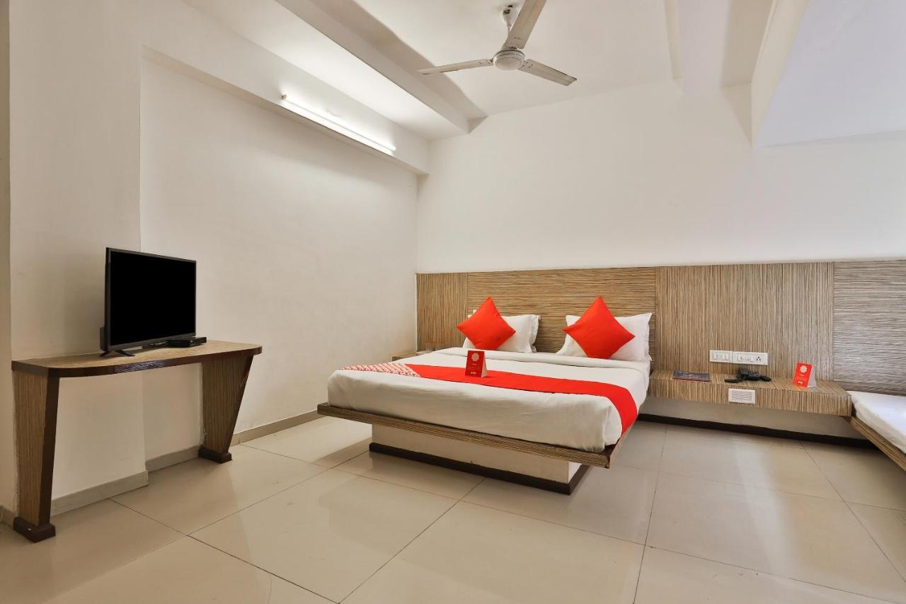 Oyo 8758 Hotel Swagatam Ahmedabad Exterior foto