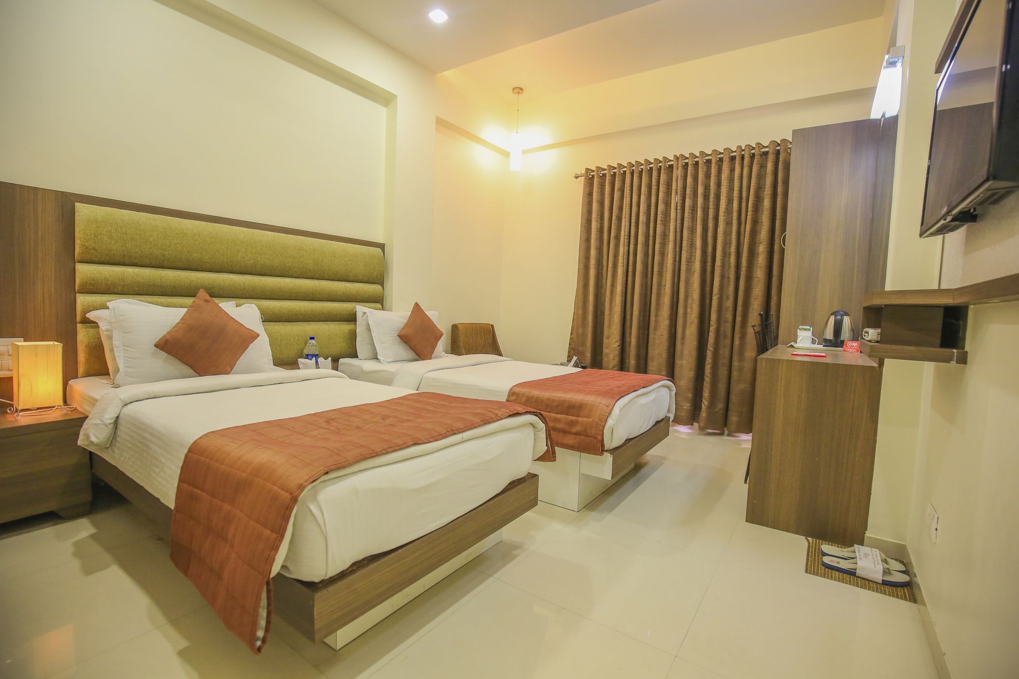 Oyo 8758 Hotel Swagatam Ahmedabad Exterior foto